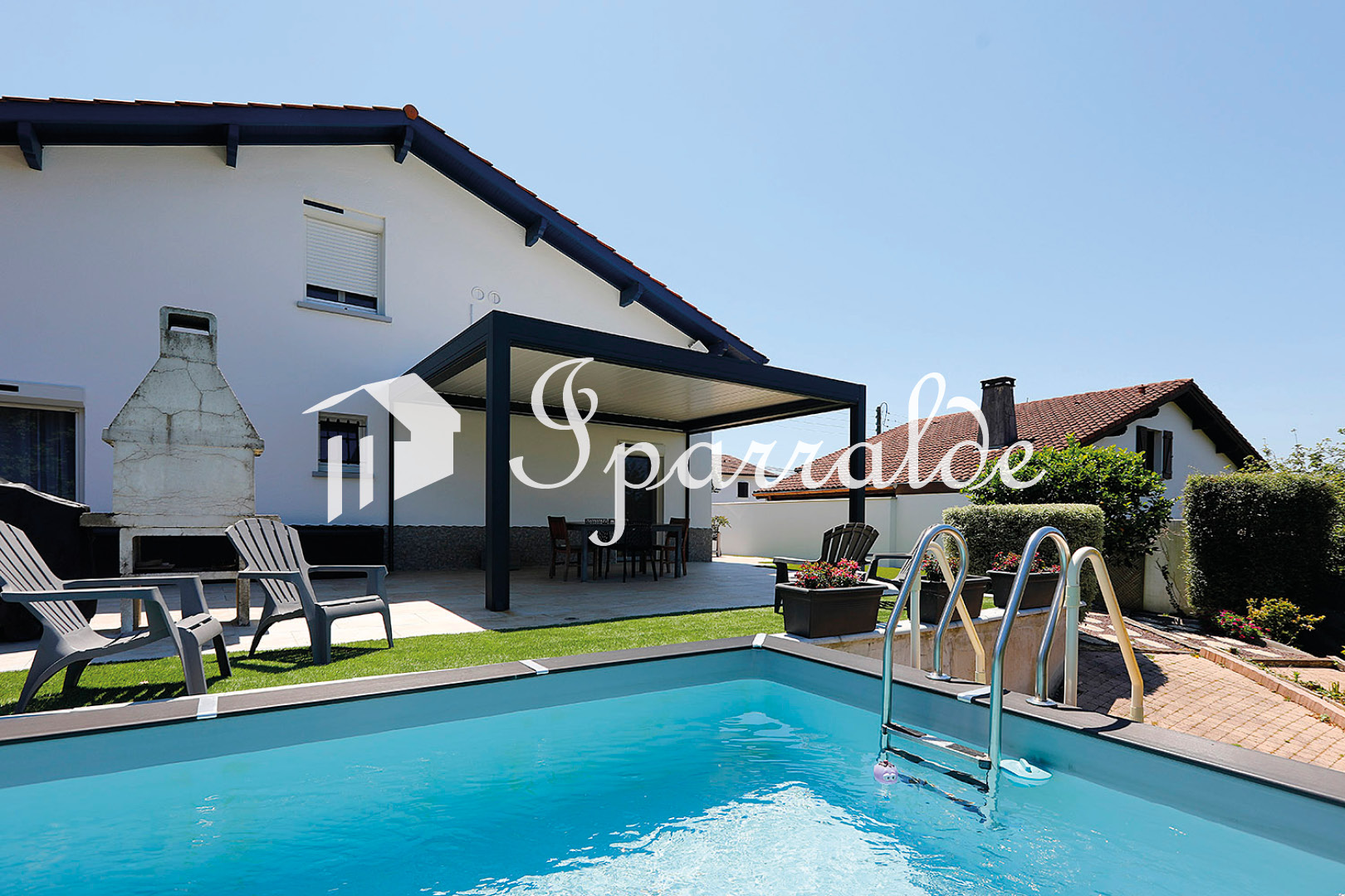 Villa individual climatizada con Jardín y Piscina sobre una parcela de 1.000 m2, diseñada para disfrutarla todo el año