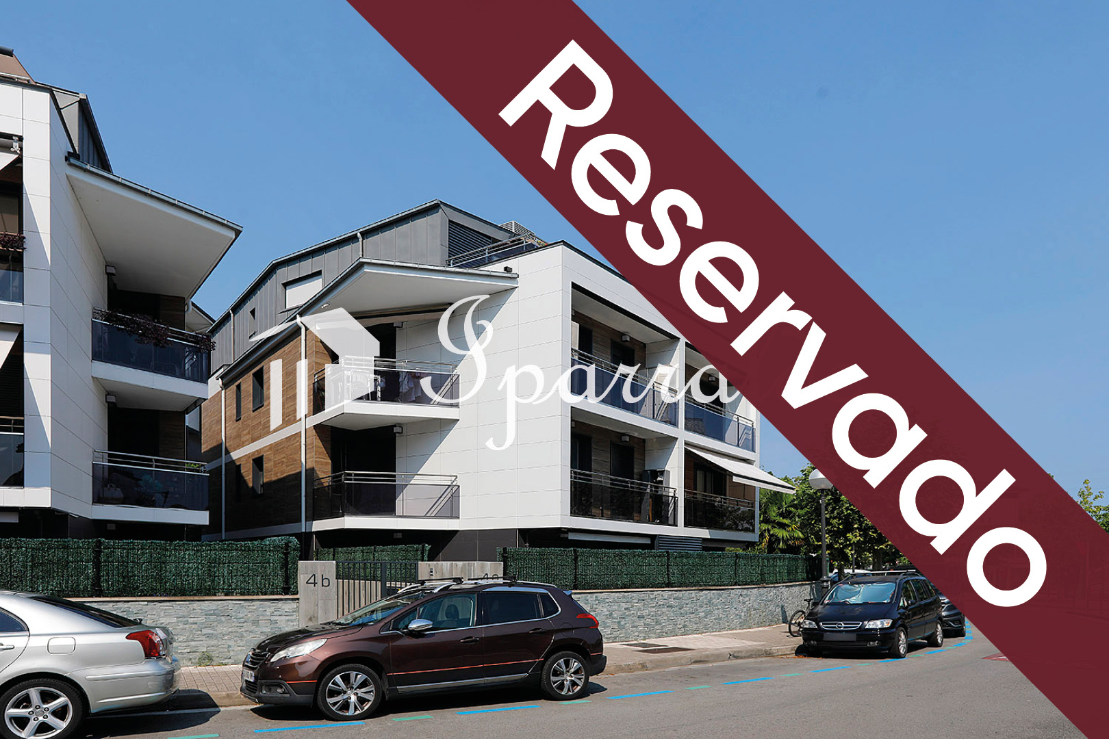 SANTIAGO: Elegante Piso en Venta en Avenida de Salís  