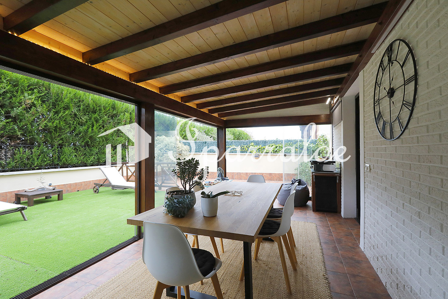 Bonito pareado de diseño en Aranibar