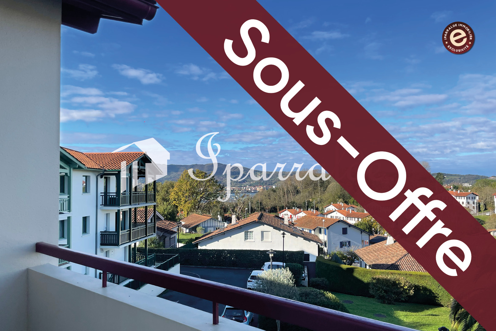 En venta: situado en la 2ª y última planta con ascensor, dentro de un edificio reciente (2006) y perfectamente mantenido, este magnífico piso de 2 habitaciones ofrece un entorno de vida privilegiado, en pleno corazón del solicitado barrio de Lissardy, apreciado por su tranquilidad, sus zonas verdes y su cercanía a la playa (a tan solo 5 minutos en bicicleta).