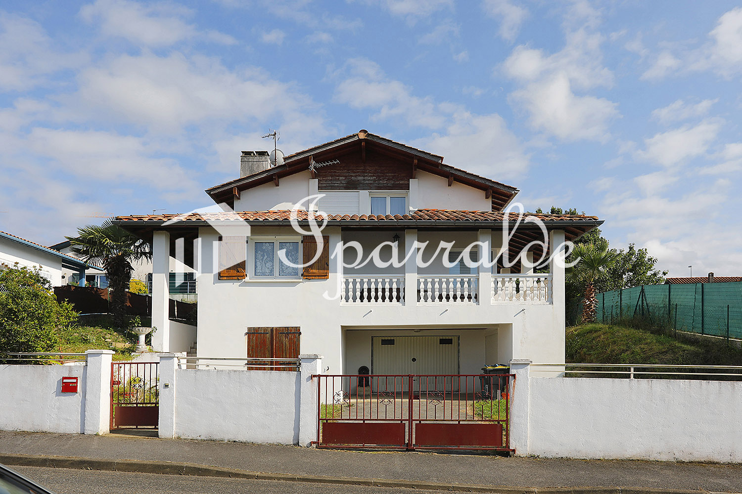 Hendaye (64) – Quartier Lissardy: Villa familiale F7, avec jardin, terrasses et vue Baie