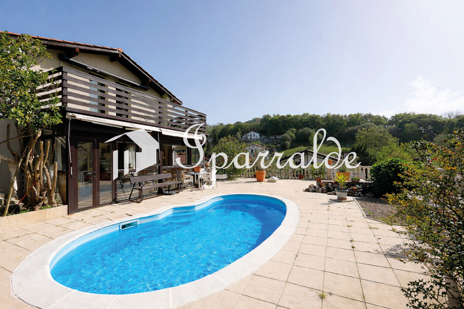 Coup de cœur – Maison familiale avec piscine, calme absolu et fort potentiel.