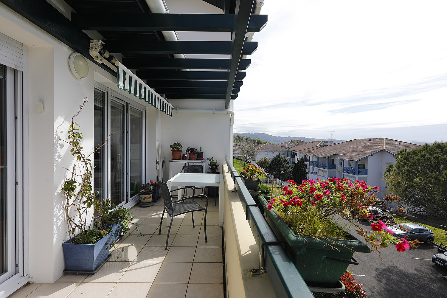 Pecioso piso de una habitación con Terraza soleada, vistas despejadas y trastero