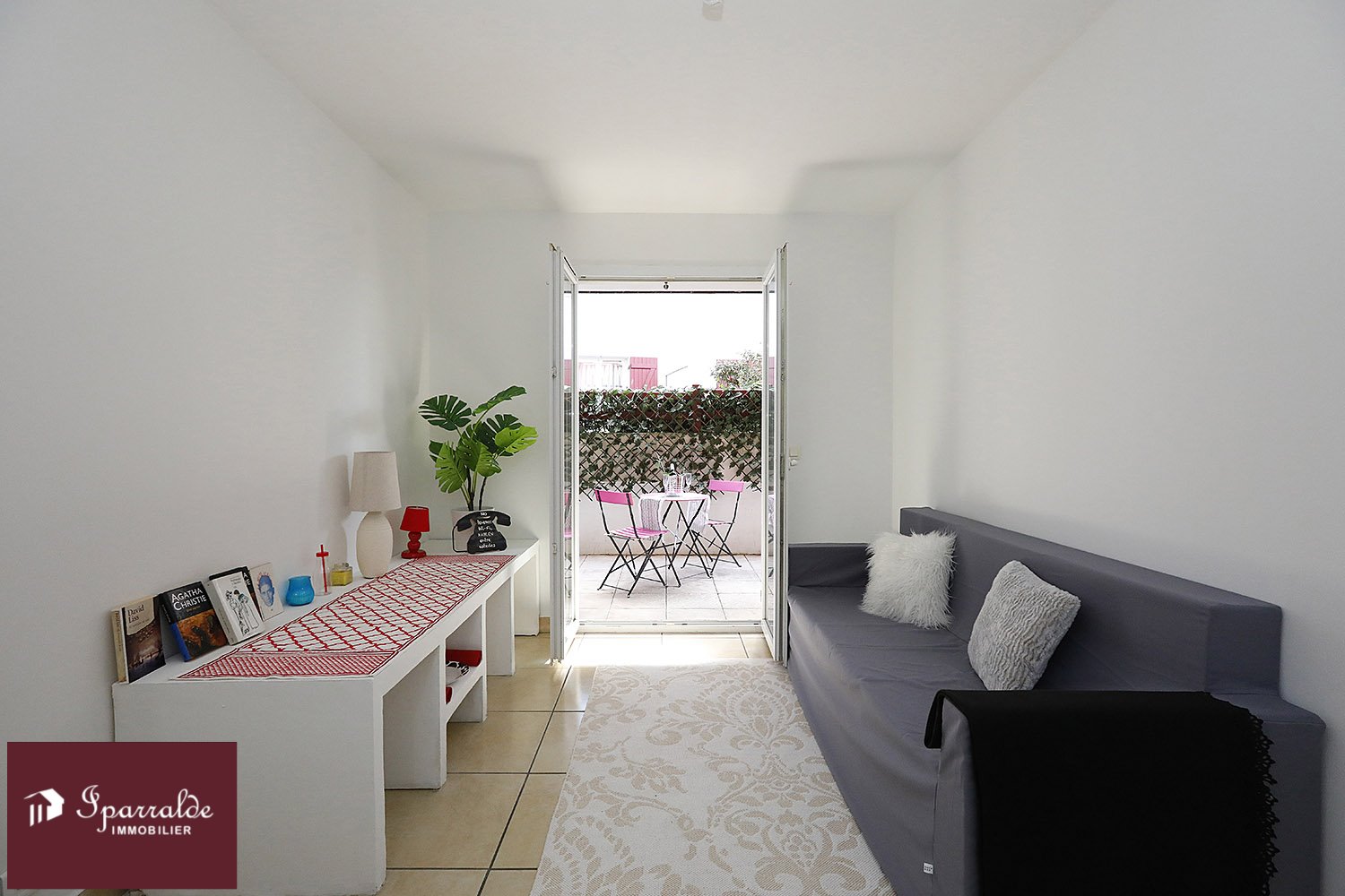 Precioso apartamento con Terraza soleada, Trastero y Parking subterráneo. 