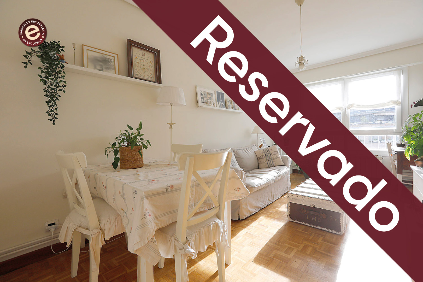 ARBES: Bonita y soleada vivienda de tres habitaciones y un baño. 5º piso. Muy soleado.
