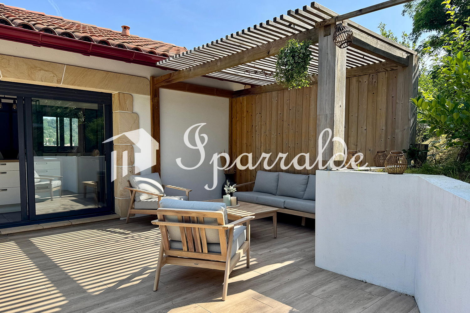 BIRIATOU – Maison contemporaine de plain-pied avec grand terrain et volumes évolutifs