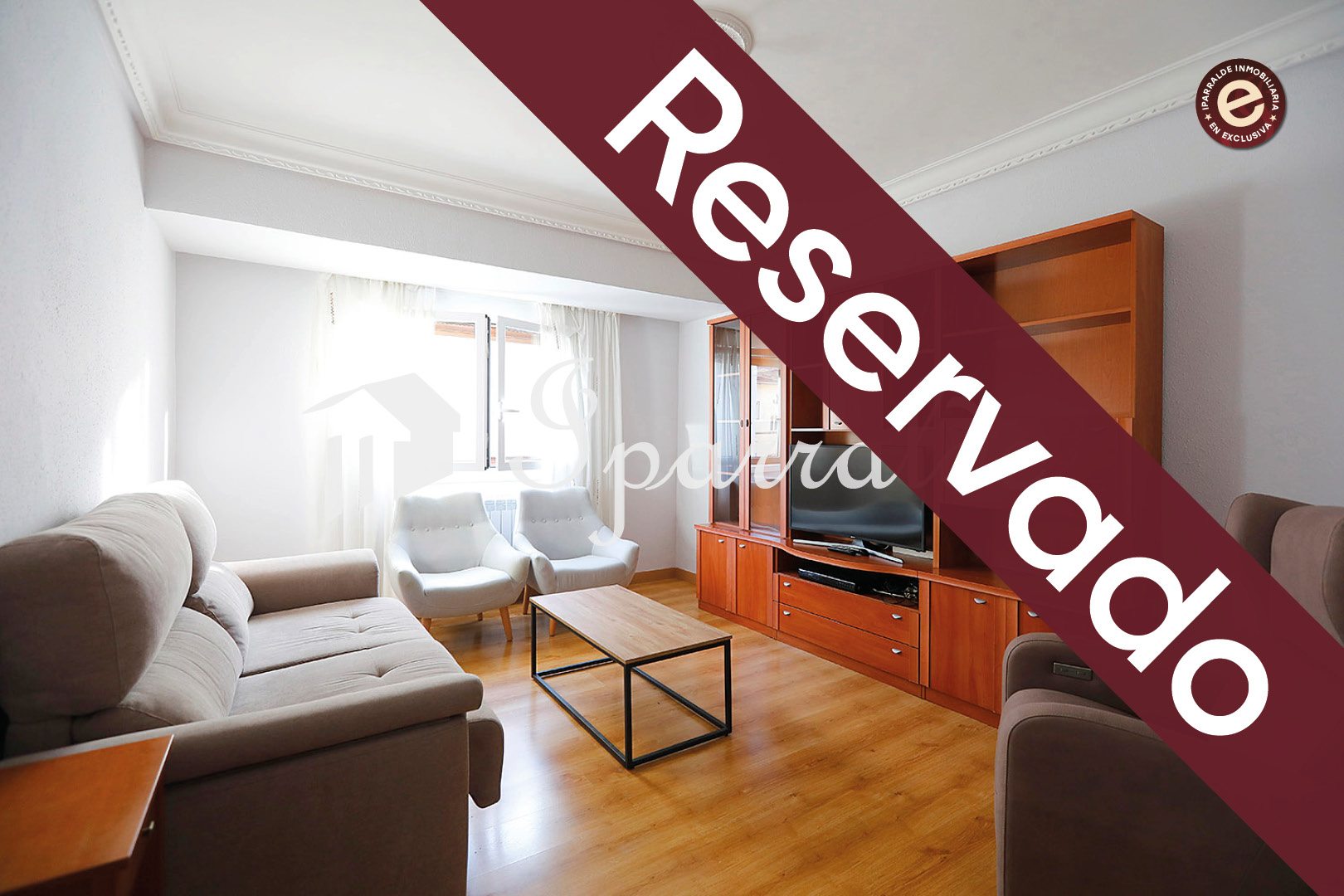 Bonita vivienda de tres habitaciones, para entrar a vivir, en el barrio de Larreaundi