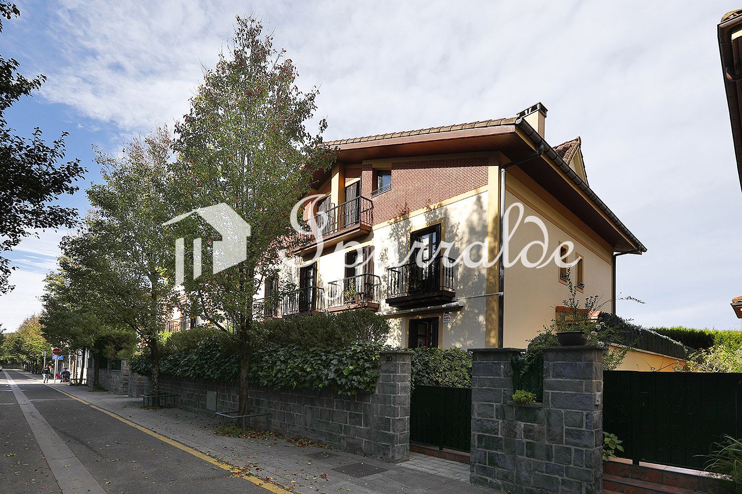 Preciosa y extraordinaria Bifamiliar  de diseño en Aranibar-Irun