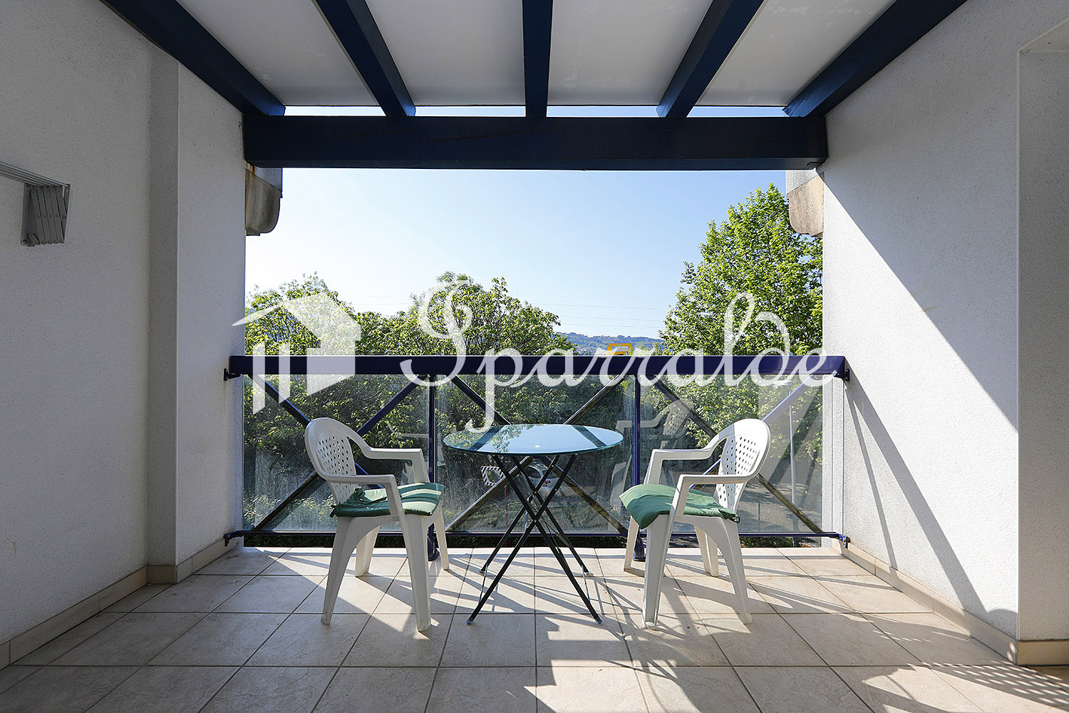À Vendre: T3 soigné avec terrasse, celllier et ascenseur, dans un secteur pratique et paisible.
