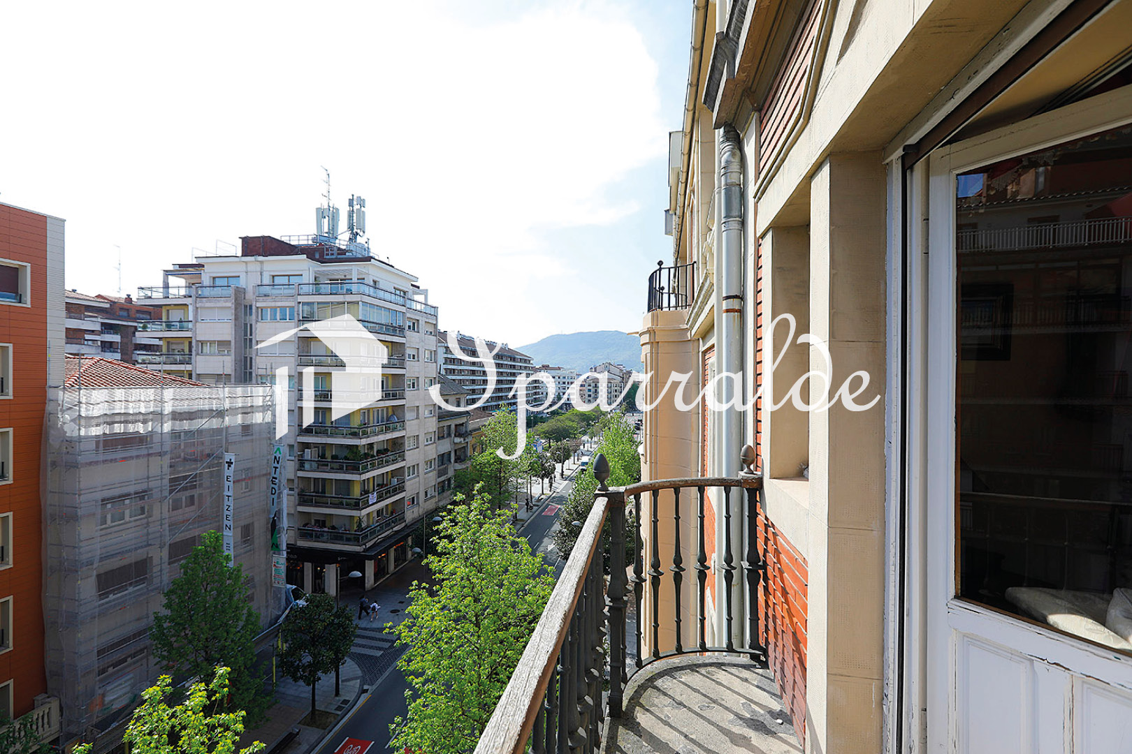 Gran piso en la mejor zona del Paseo Colón con garaje*