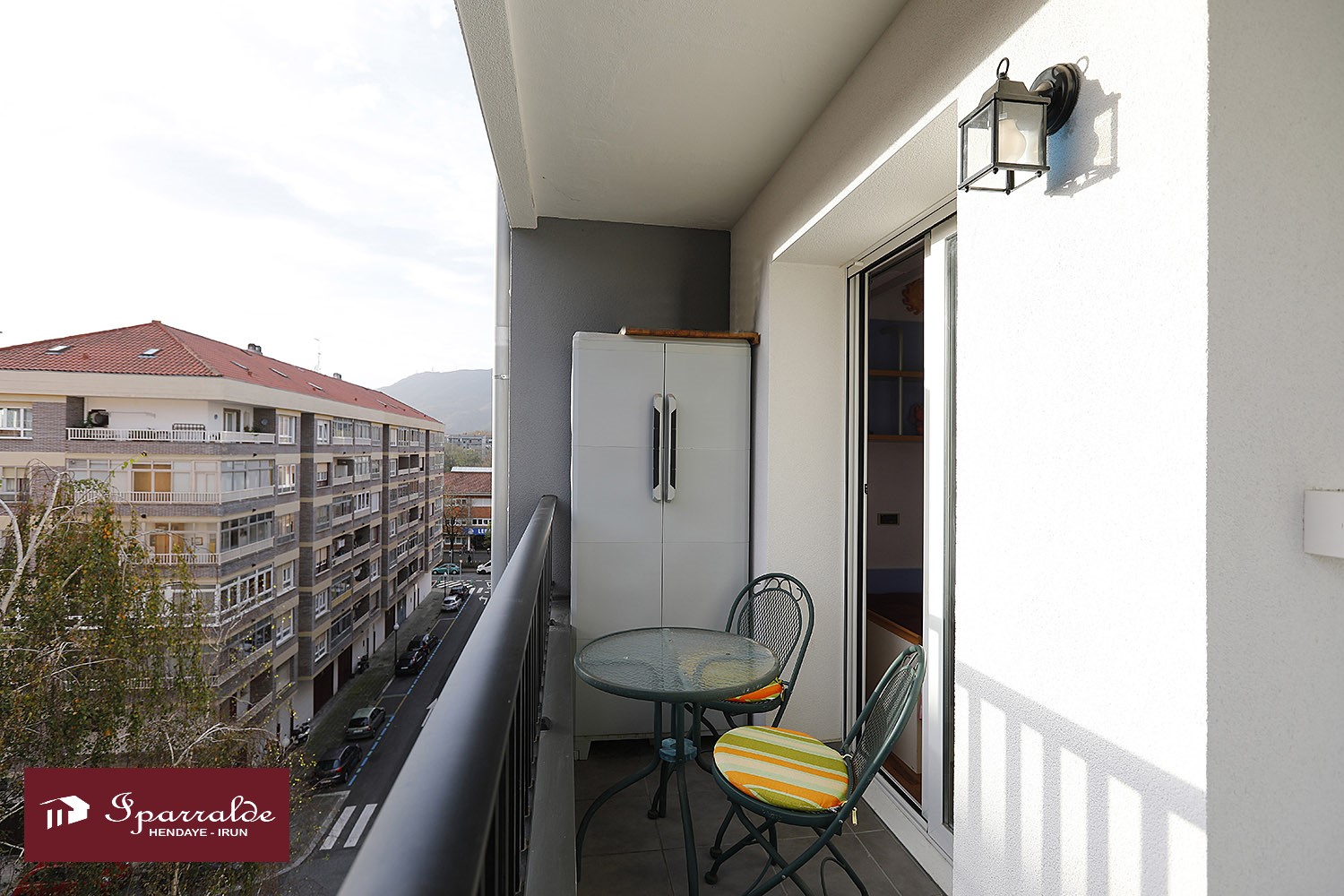 Vivienda de tres habitaciones en zona tranquila en  el barrio de San Miguel de Irún