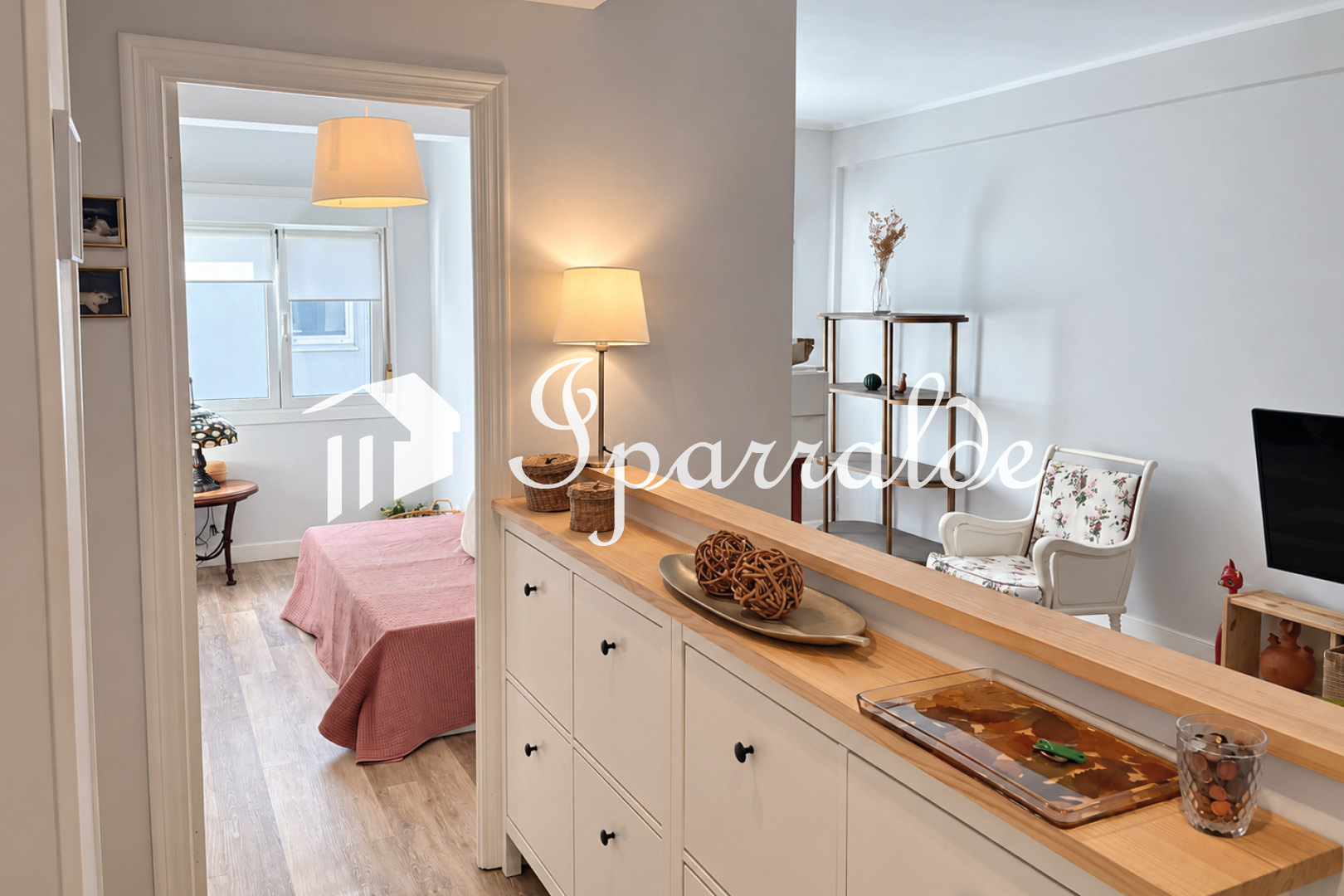 SANTIAGO: Preciosa vivienda reformada a capricho con balcón