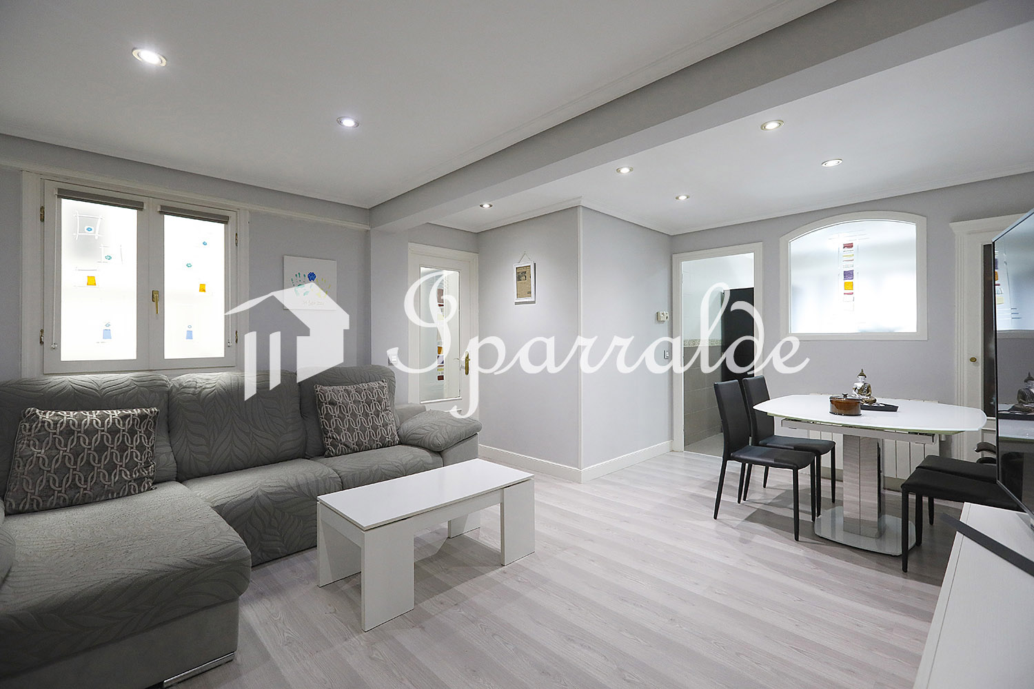 Piso en altura de 3 habitaciones en Artía
