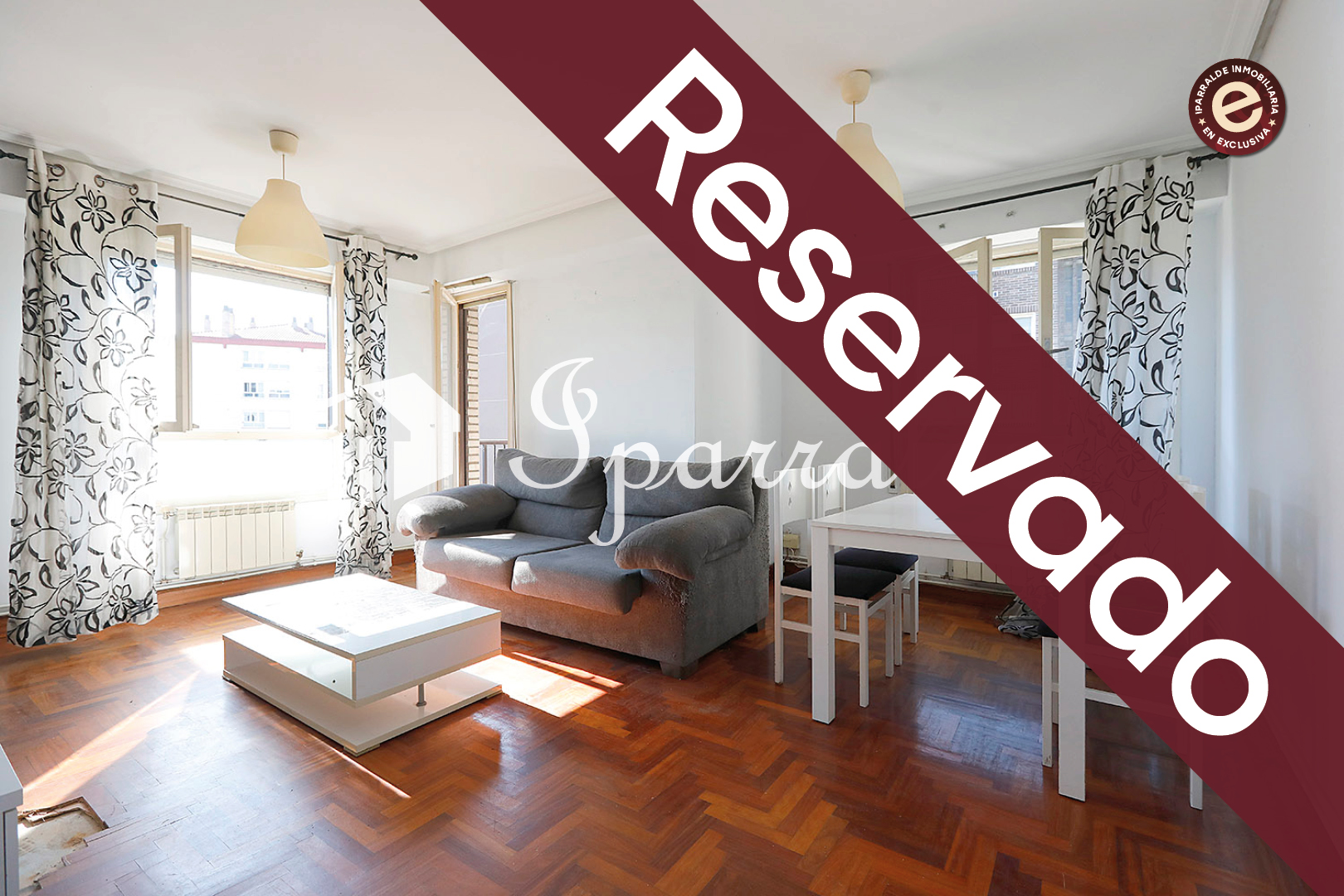 Vivienda en altura con balcón en Artía