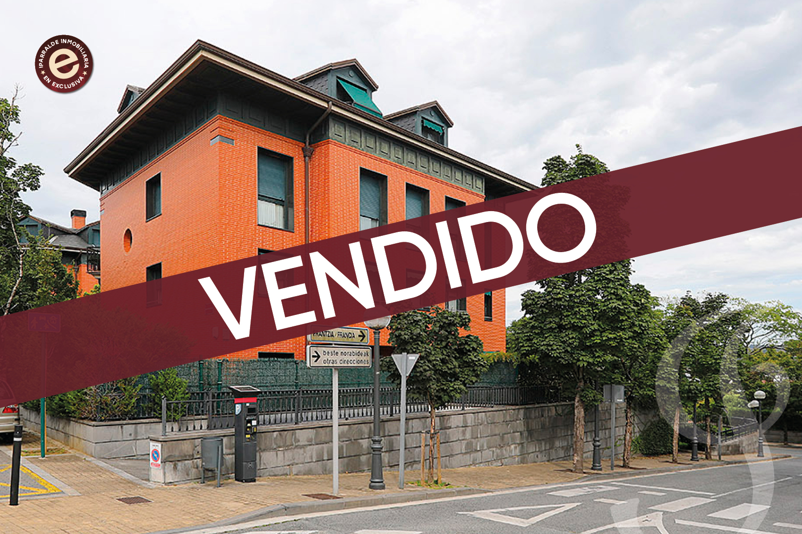 ¡VENDIDO en Irún con piscina y garaje!